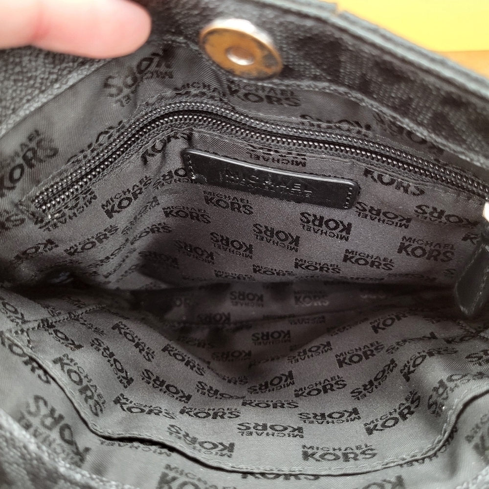 Michael Kors Signature Black Logo Crossbody Bag w/Adj Strap & Silver Hardware - Picture 7 of 10